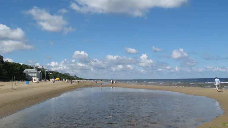 Majori beach in Jūrmala with the Baltic Sea and a beach pavilion
