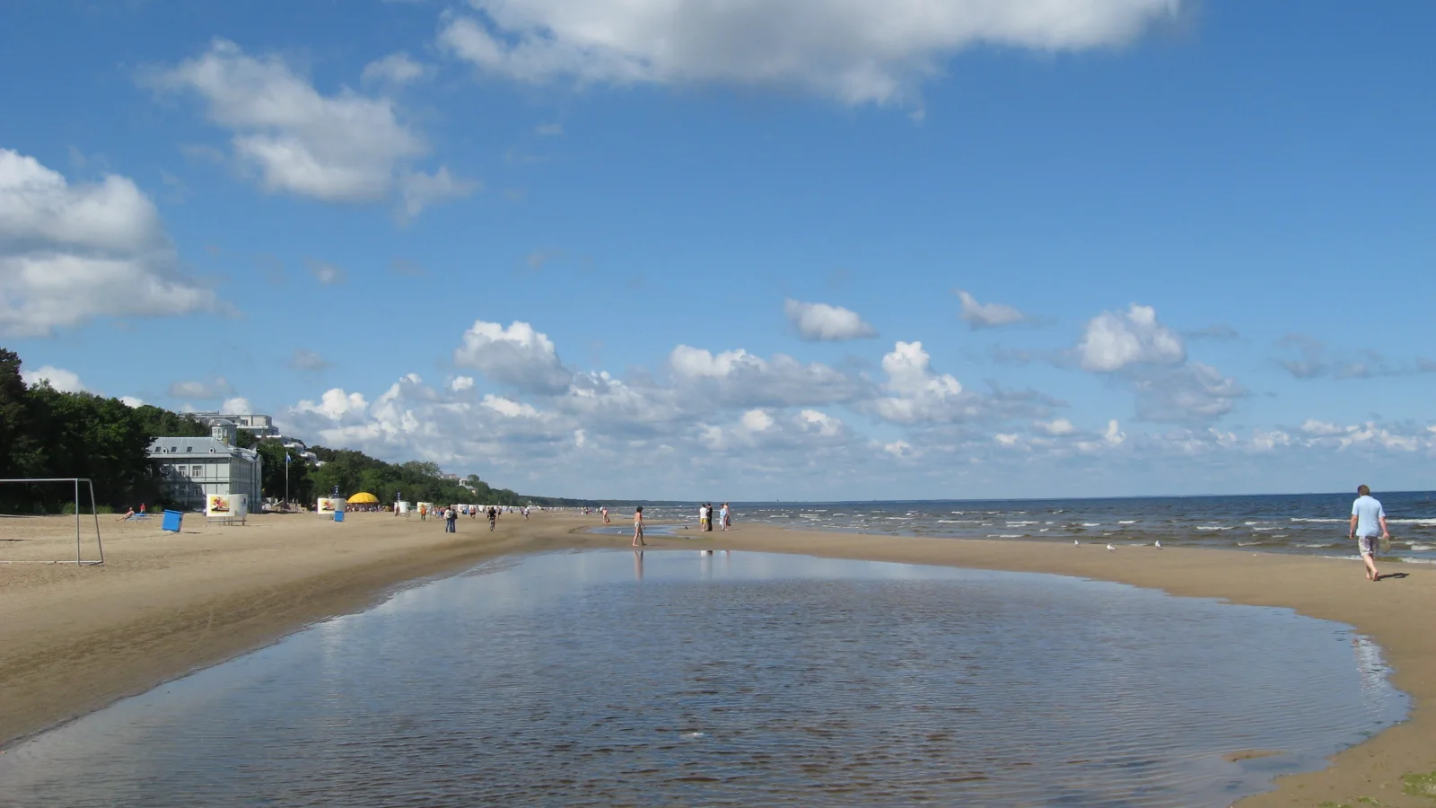 Majori beach in Jūrmala with the Baltic Sea and a beach pavilion