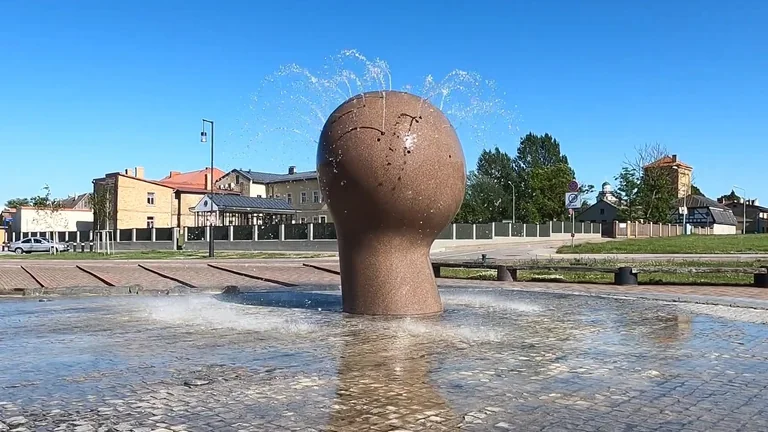 Kuģu vērotājs Ship Observer fountain in Ventspils under a blue sky